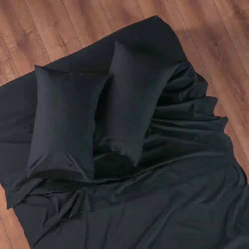 Combo Colcha Neo Negro + 1 Juego De Sabanas Escencial Negro
