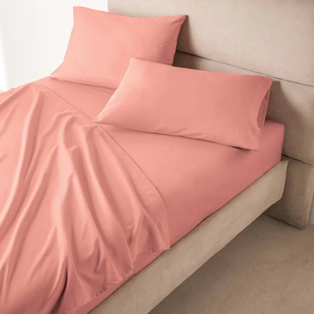 Combo Colcha Neo Deep Rose  + 1 Juego De Sabanas Escencial Deep Rose