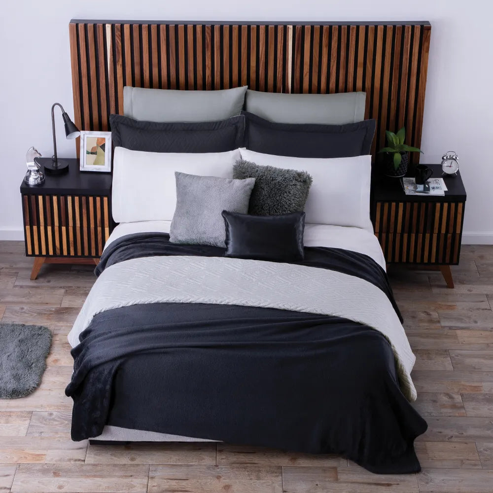 Cobertor Ultra Suave Ligero Negro + Par de Fundas Neo Negro